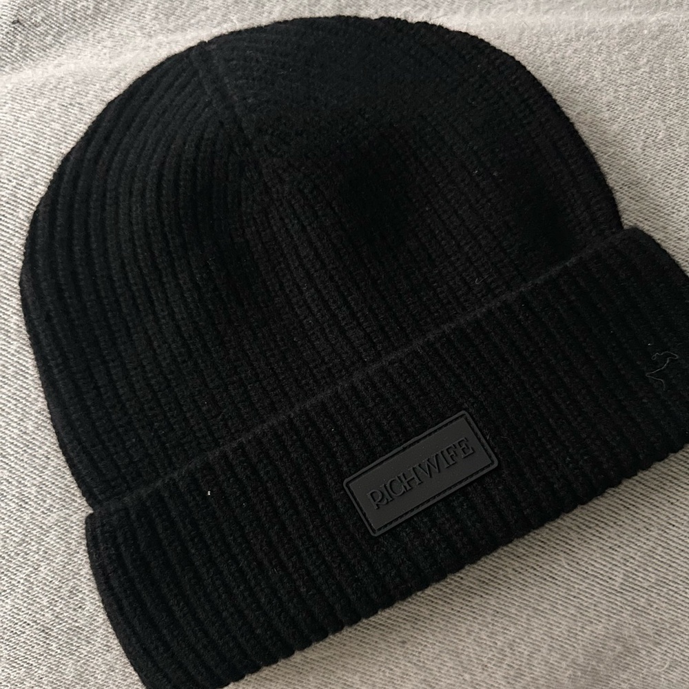 Black Ribbed Beanie